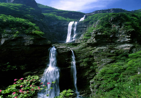 庐山牯岭镇四星标准 美庐别墅 含鄱口 锦绣谷 险峰 仙人洞 三叠泉瀑布