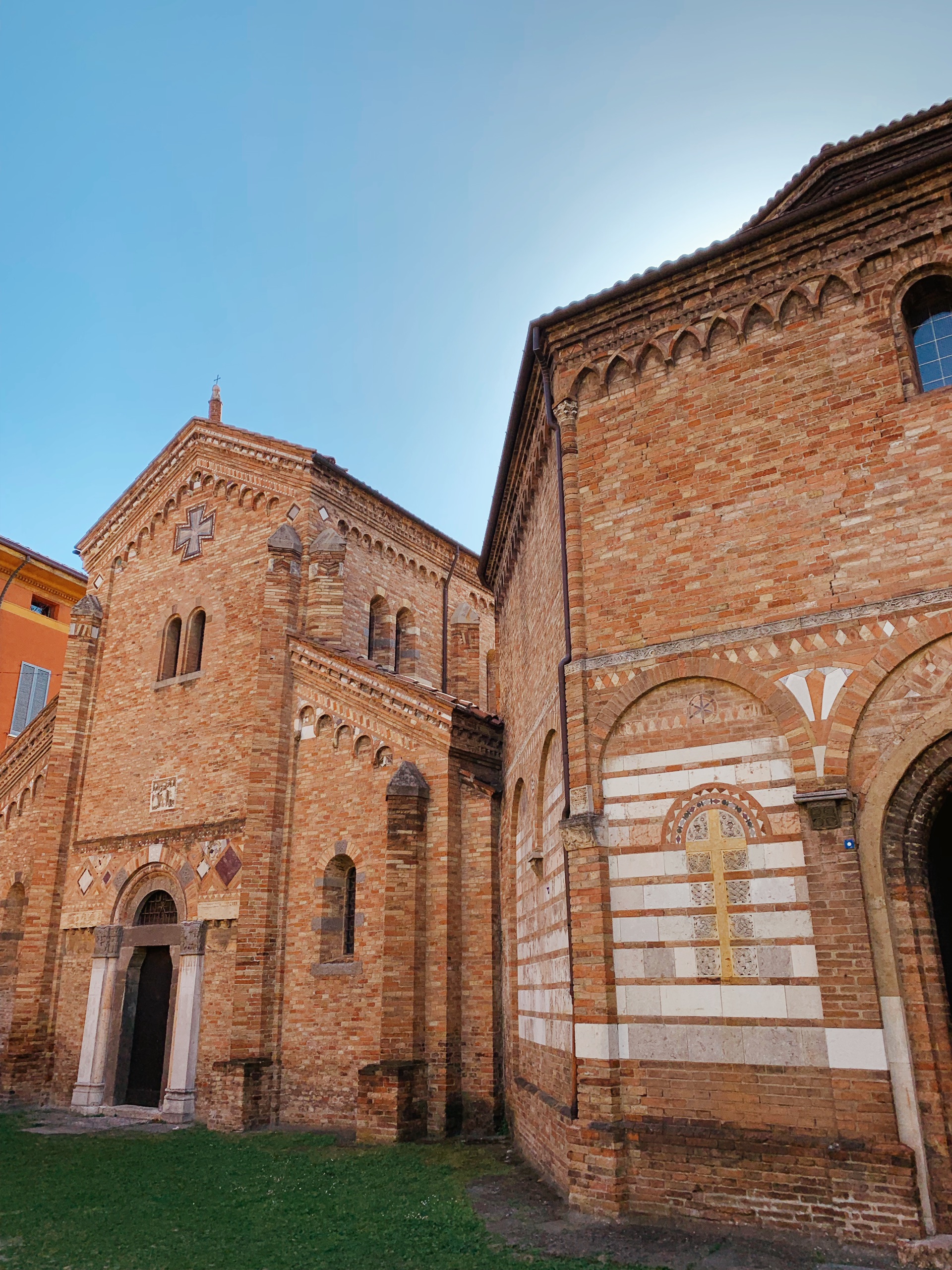 青海湖到艾米利亚罗马涅旅游