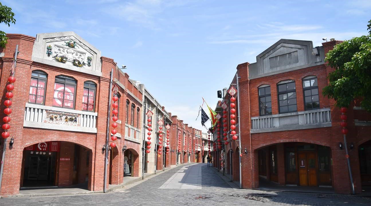 文昌街,传统闽南街屋建筑带有日治西洋风格,再现传统繁华热闹的街道