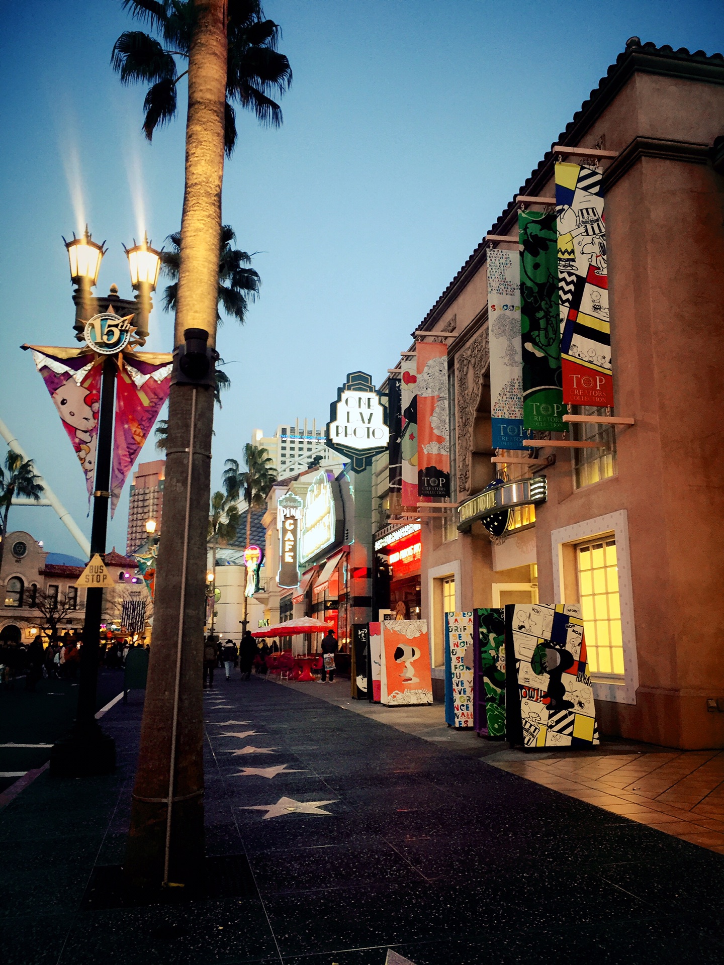 经过四季-霓虹世界