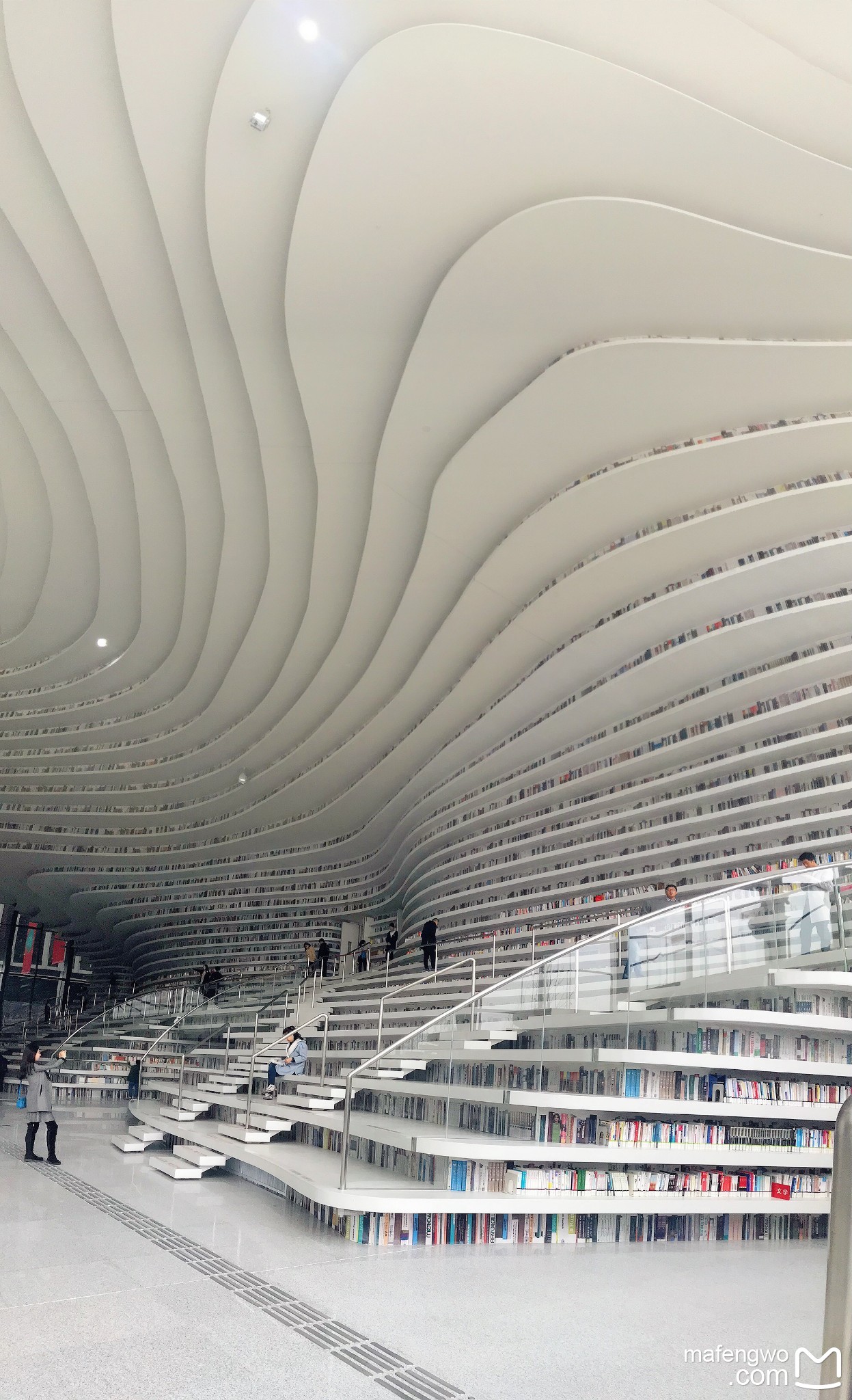 探寻网红图书馆"滨海之眼"-天津滨海图书馆