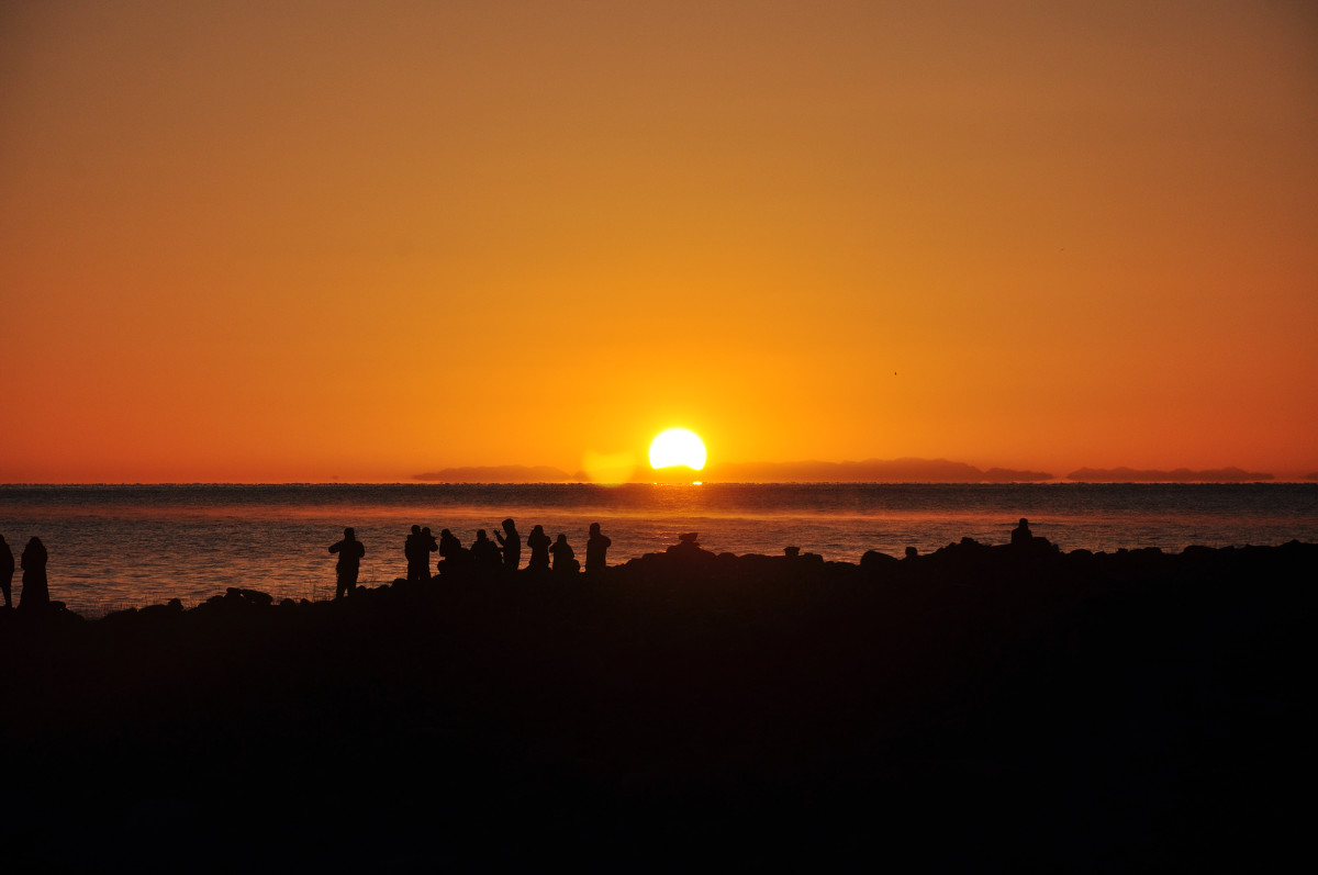 听说青海湖关闭了,沿线的房源很紧张,请问真的