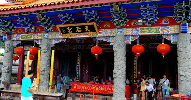 天后宫是祭拜"海上女神"天后圣母妈祖的场所,始建于明朝