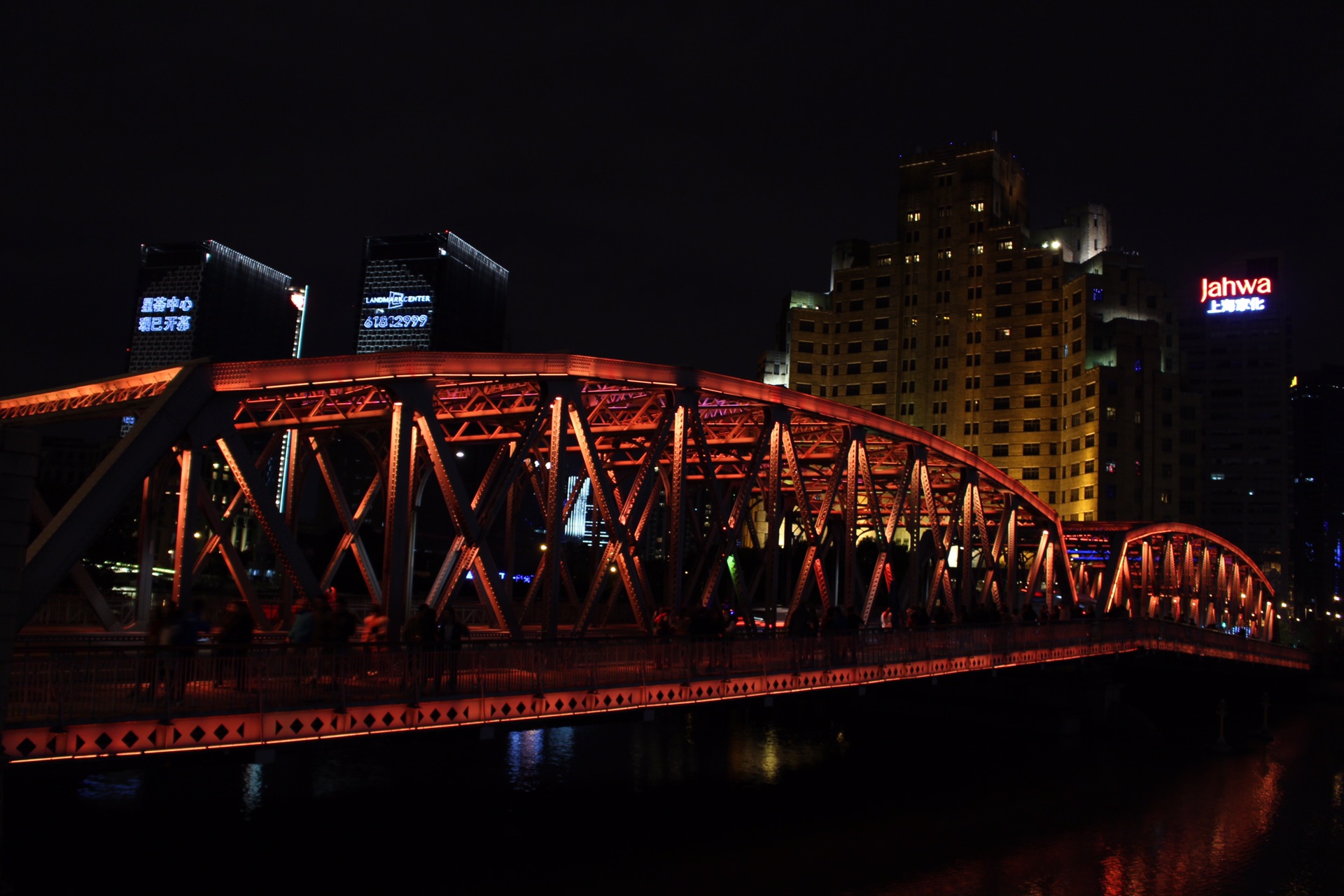 乌镇:弄堂青石长,岁月也长西塘:诗与远方的栖息地上海:现代与历史结合