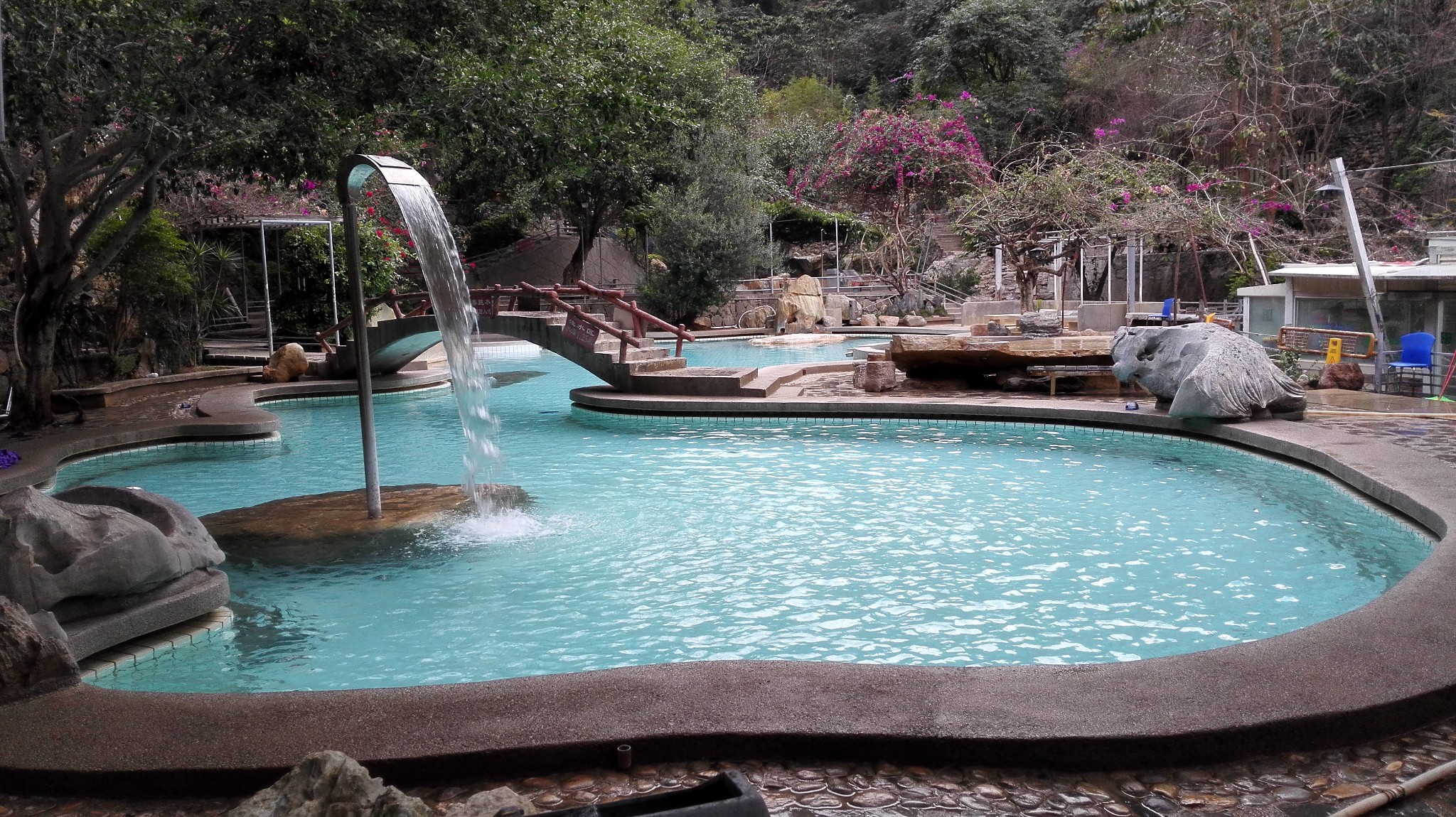 云南温泉-个旧y沙底瀑布温泉