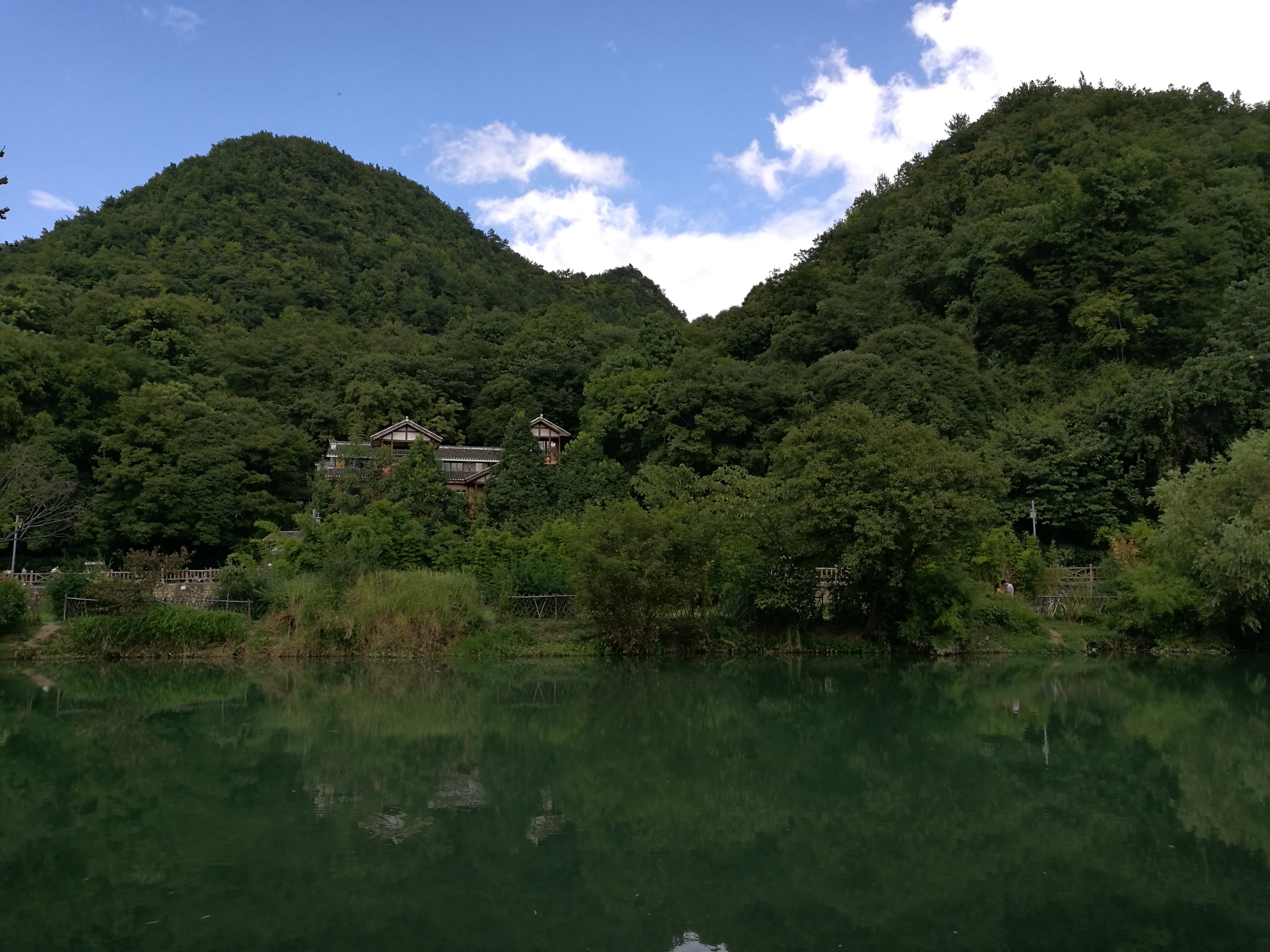 貴陽花溪國家城市溼地公園 又稱為十里河灘景區,位於貴陽市花溪區,是