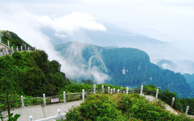 12:00(左右) 【午餐】後至雷洞坪用午餐 