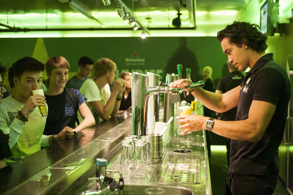 取名為喜力經驗(heineken experience),但仍保留喜力釀酒廠的字樣.