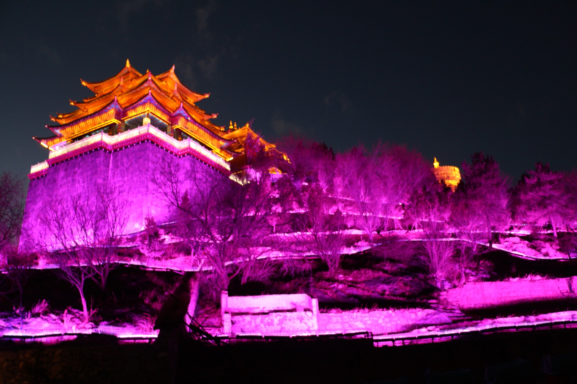 松赞林寺夜景图片
