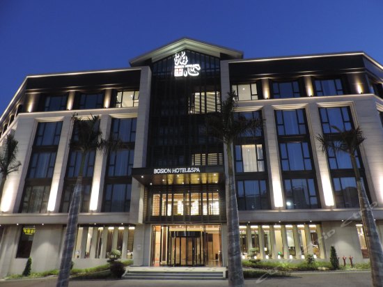 弥勒泊心温泉酒店