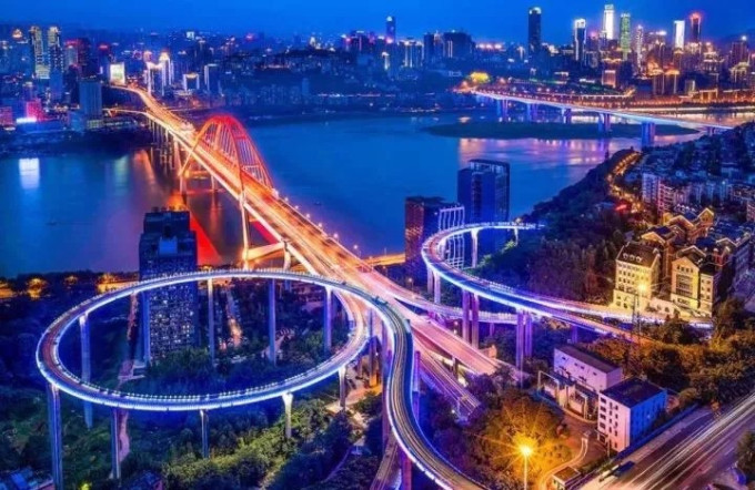 抖音网红城市重庆,洪崖洞、磁器口麻花、火锅