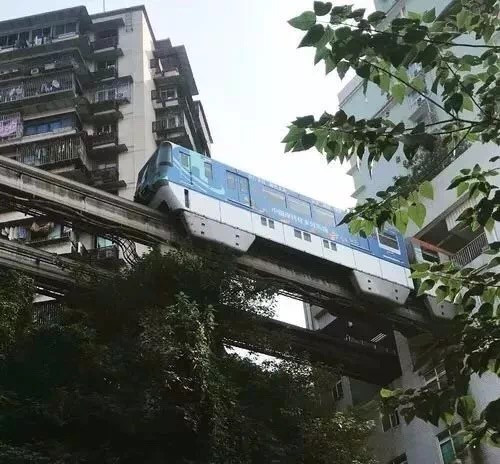 抖音网红城市重庆,洪崖洞、磁器口麻花、火锅