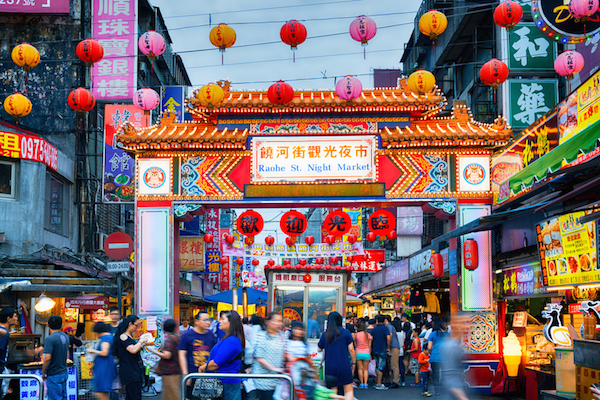 臺灣 臺北一日遊夜遊(十分天燈 九份夜景 饒河街夜市 百年慈佑宮)