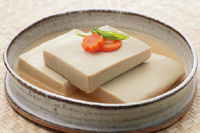 在日本料理店经常可以看到 高野豆腐这个东西,这其实就是我们的 冻