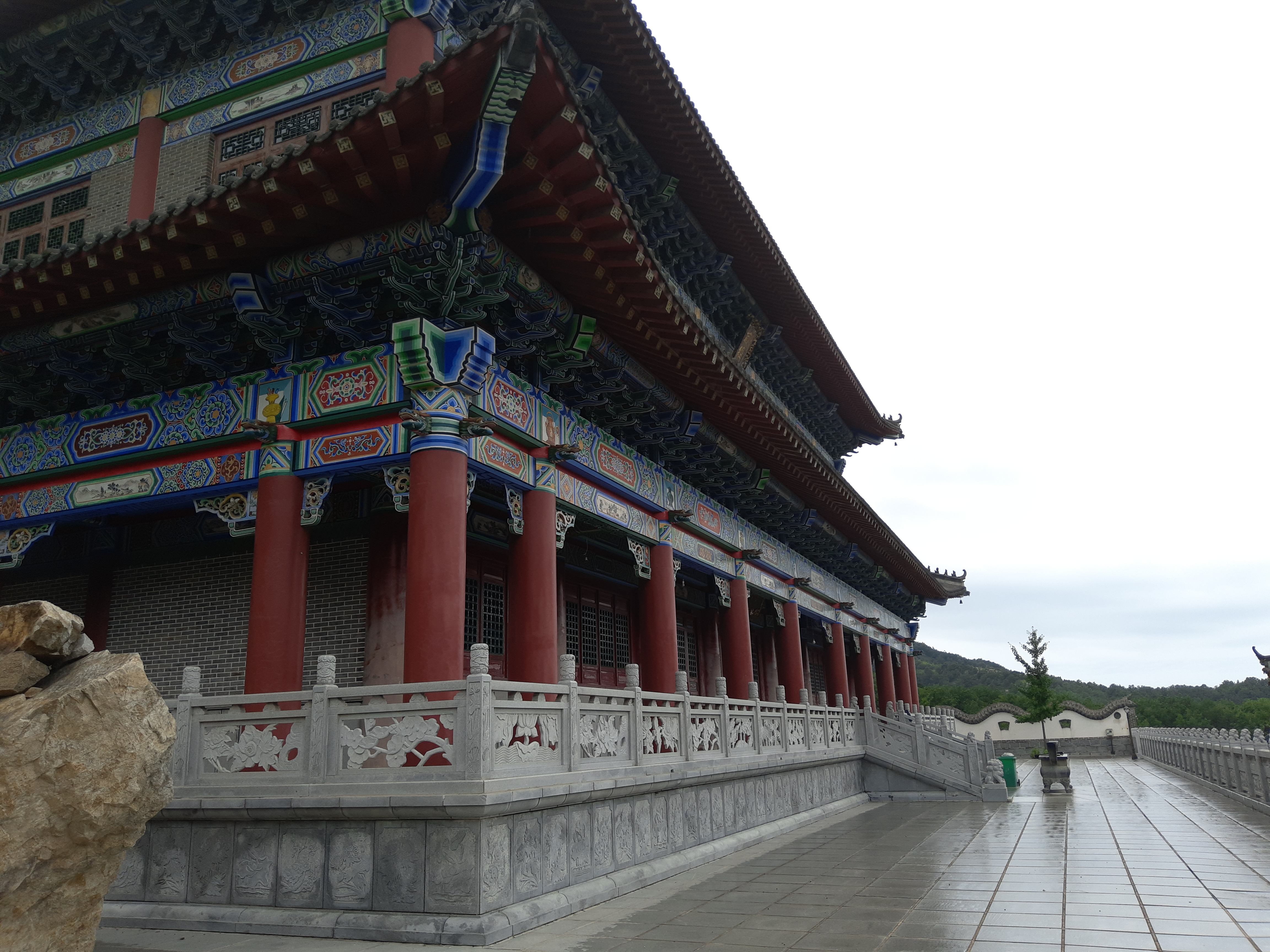 巍霸山城清泉寺城中有山,山中有寺.