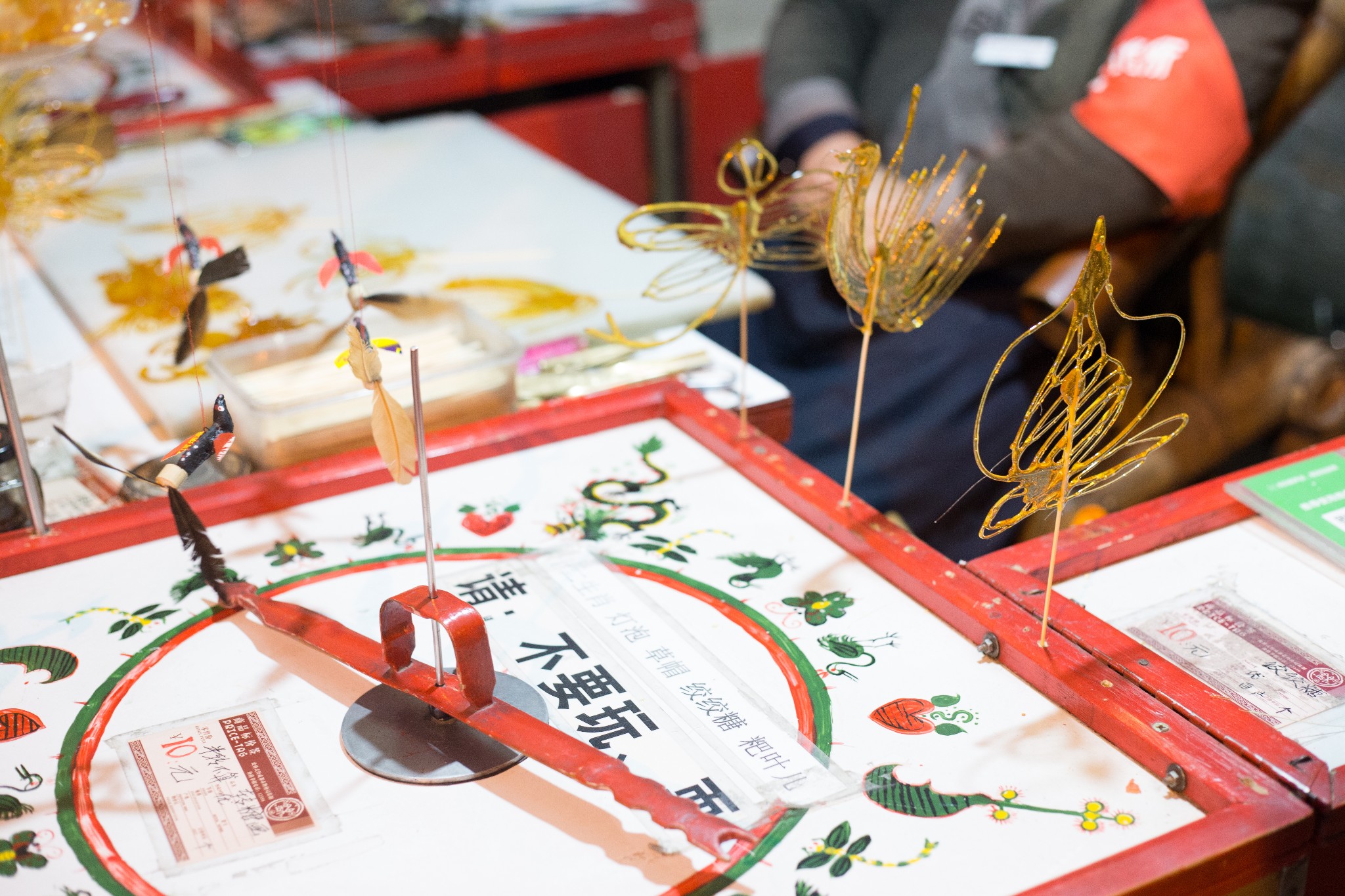 转糖画儿是小时候的最爱,怀念童年淳朴的快乐时光.