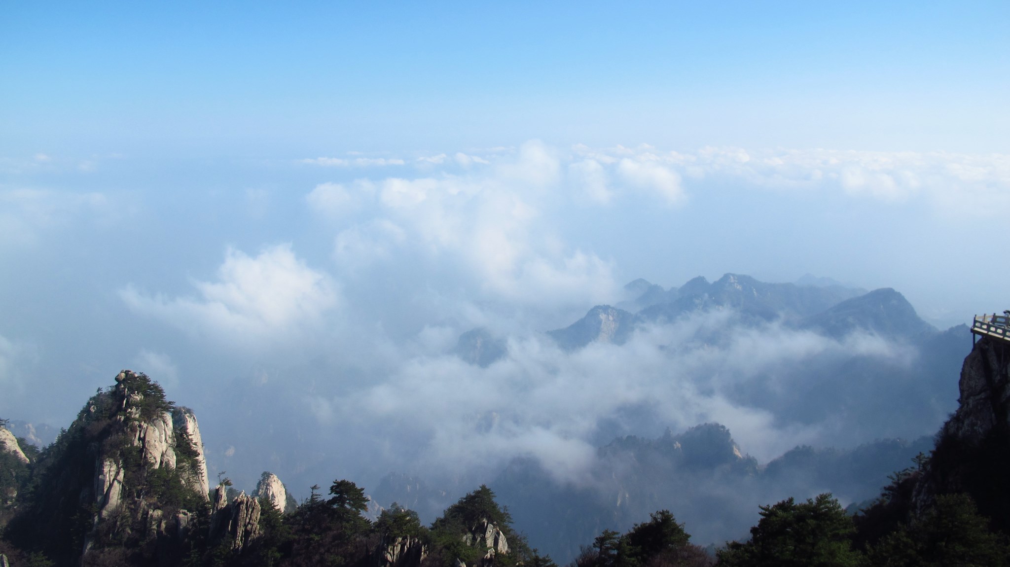 頂堯山雲海作者:湘雨瀟瀟2018-08-26 08:21:50堯山(石人山)景區是國家