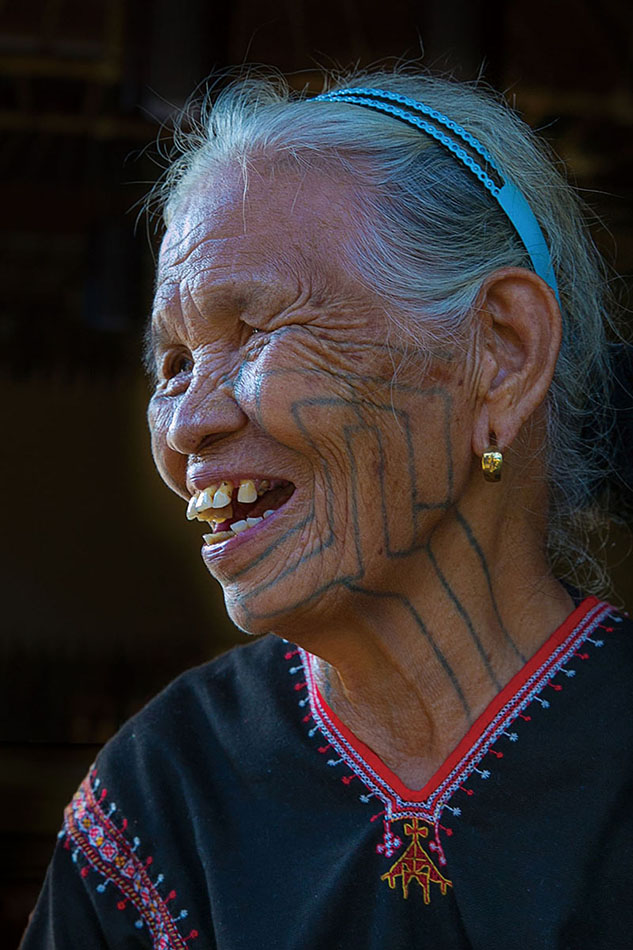 全世界最酷的80岁老太!从脸到脚,全都是纹身