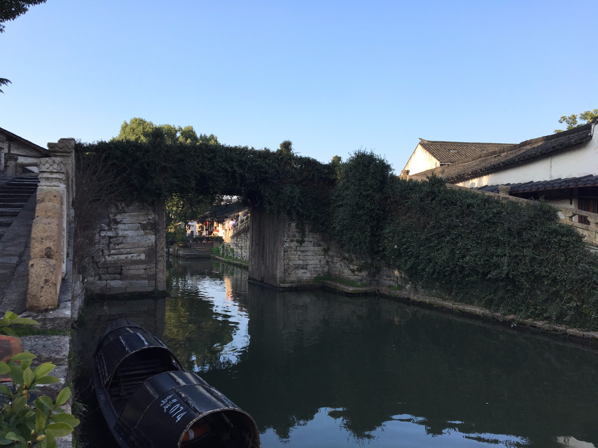 白墙黑瓦,小桥流水,江南绍兴