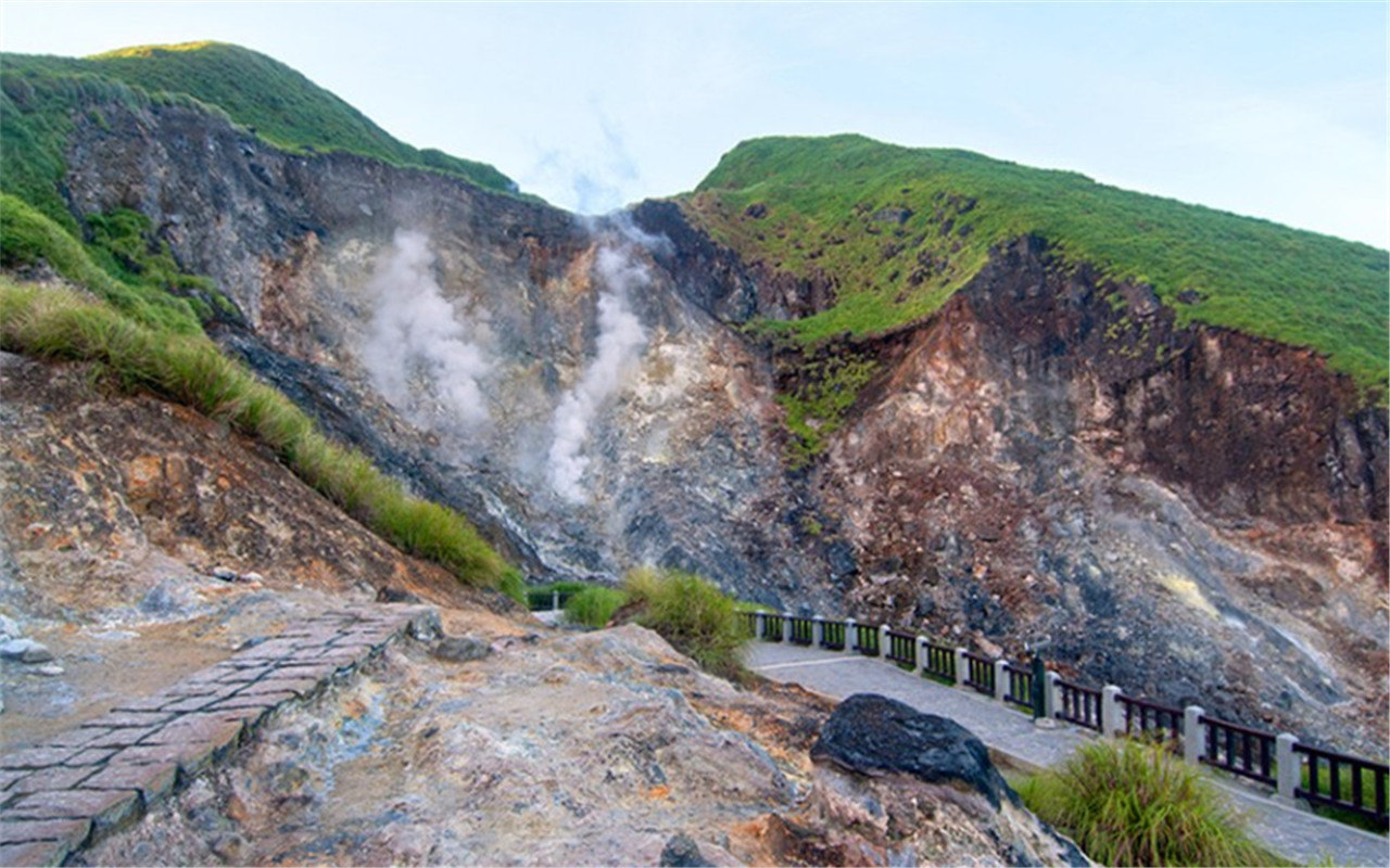 ( 台湾仅有的一座活火山)