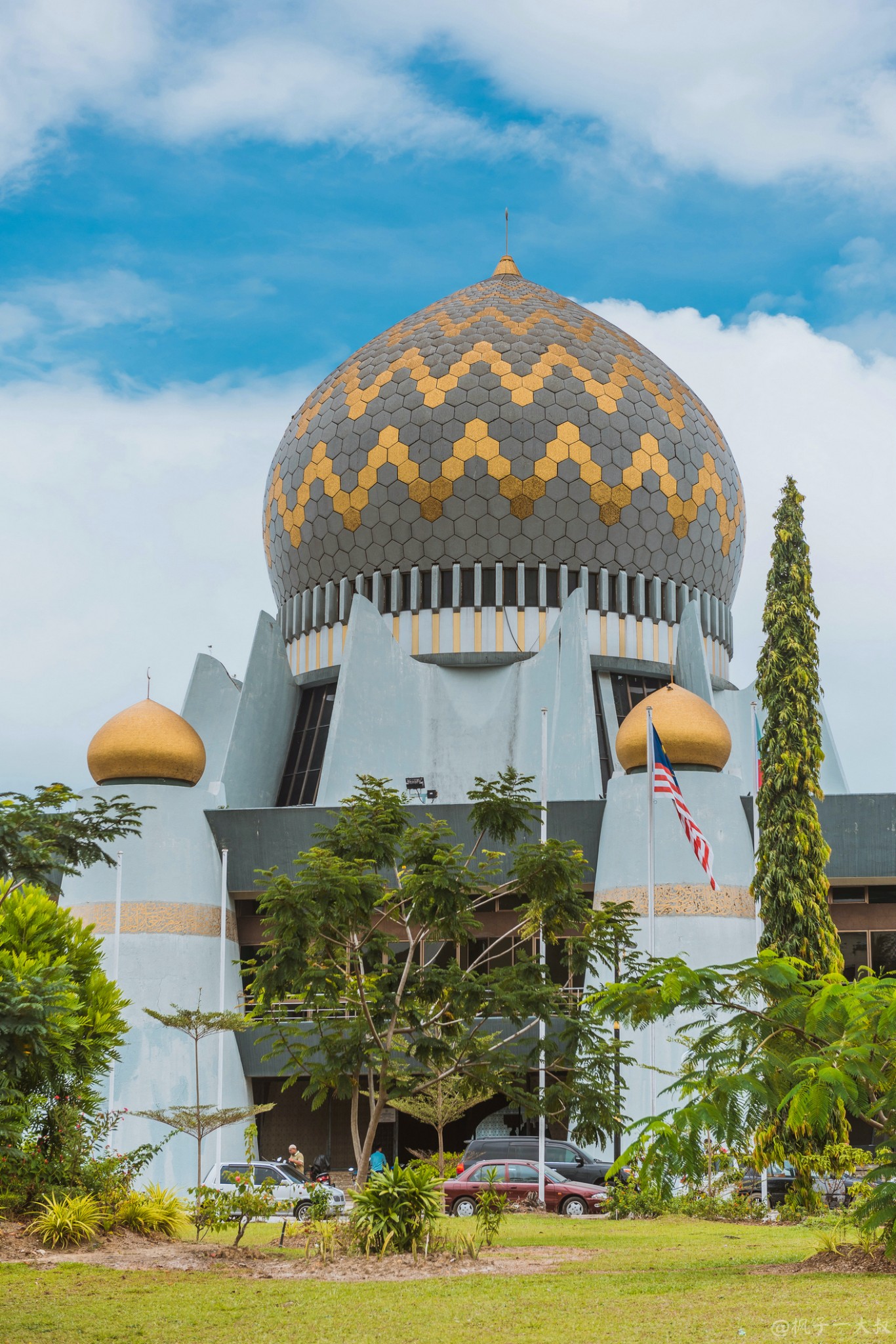 你去沙巴闹海吧,我看你,挺浪的