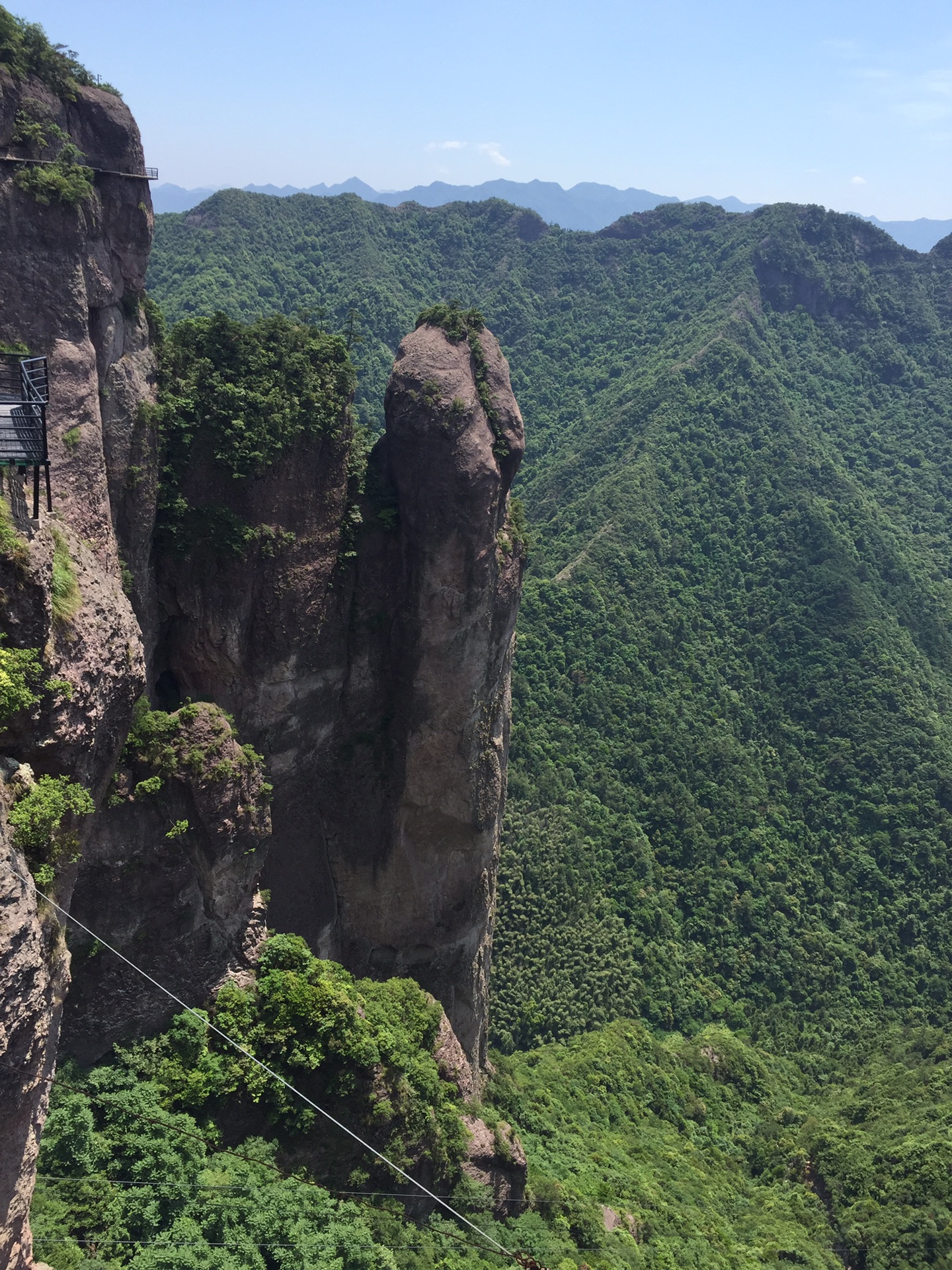 神仙居里无仙人-青冥浩荡不见底,日月照耀金银台