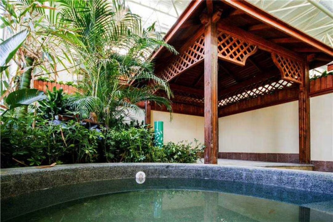 潍坊弘润温泉小镇2天1晚住宿套餐双人温泉免费艾灸部分房型有私汤可二