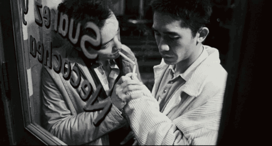 《春光乍泄》还是二十年前,那会儿以为这就是一个同志爱情故事