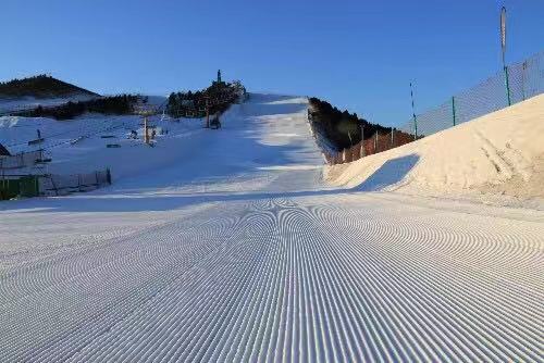 云居滑雪场高级道图片