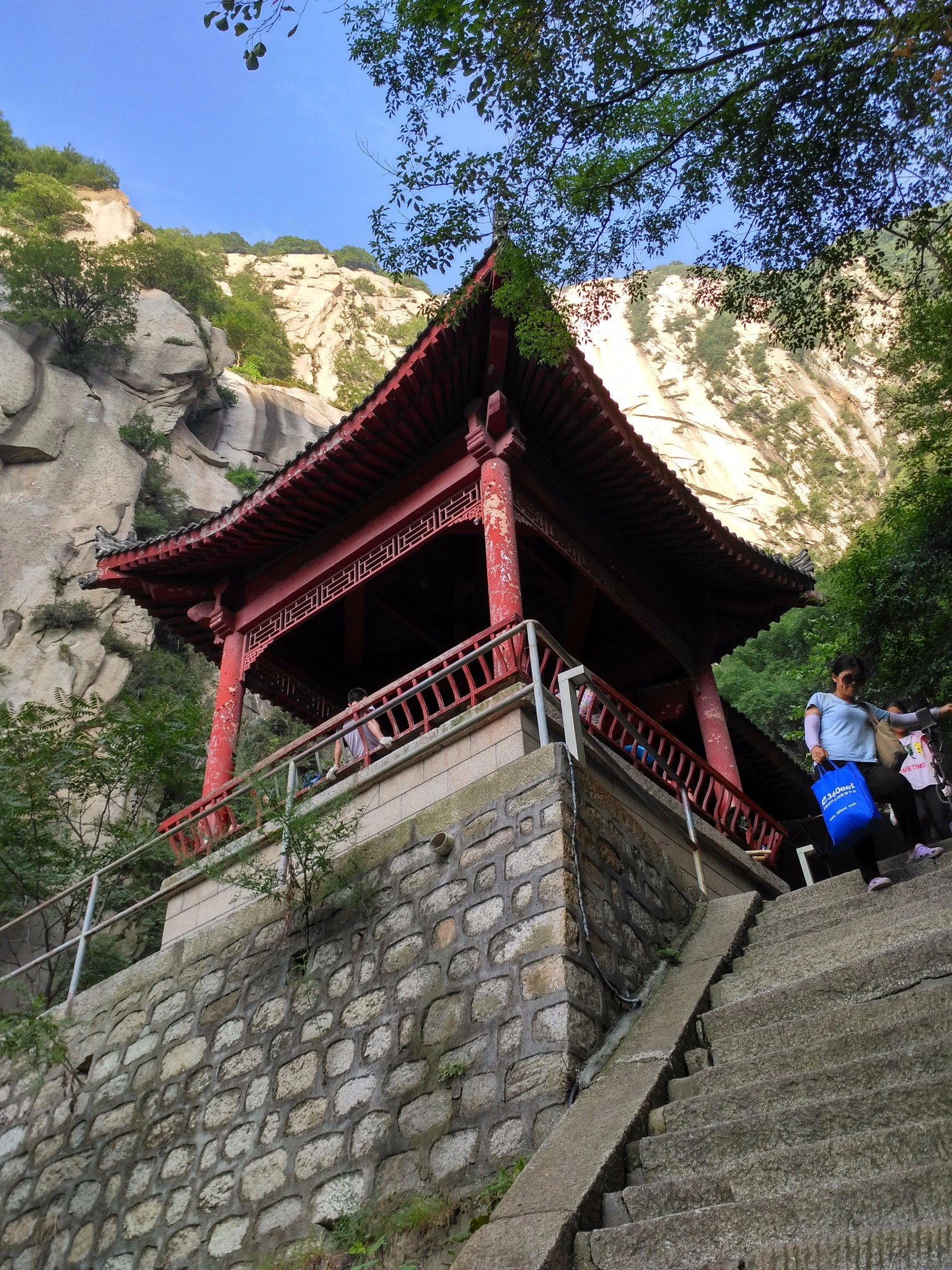 五岳之巅论剑,太华仙踪无数