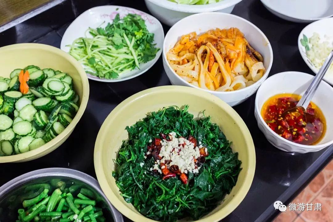               灵台手工面与菜码