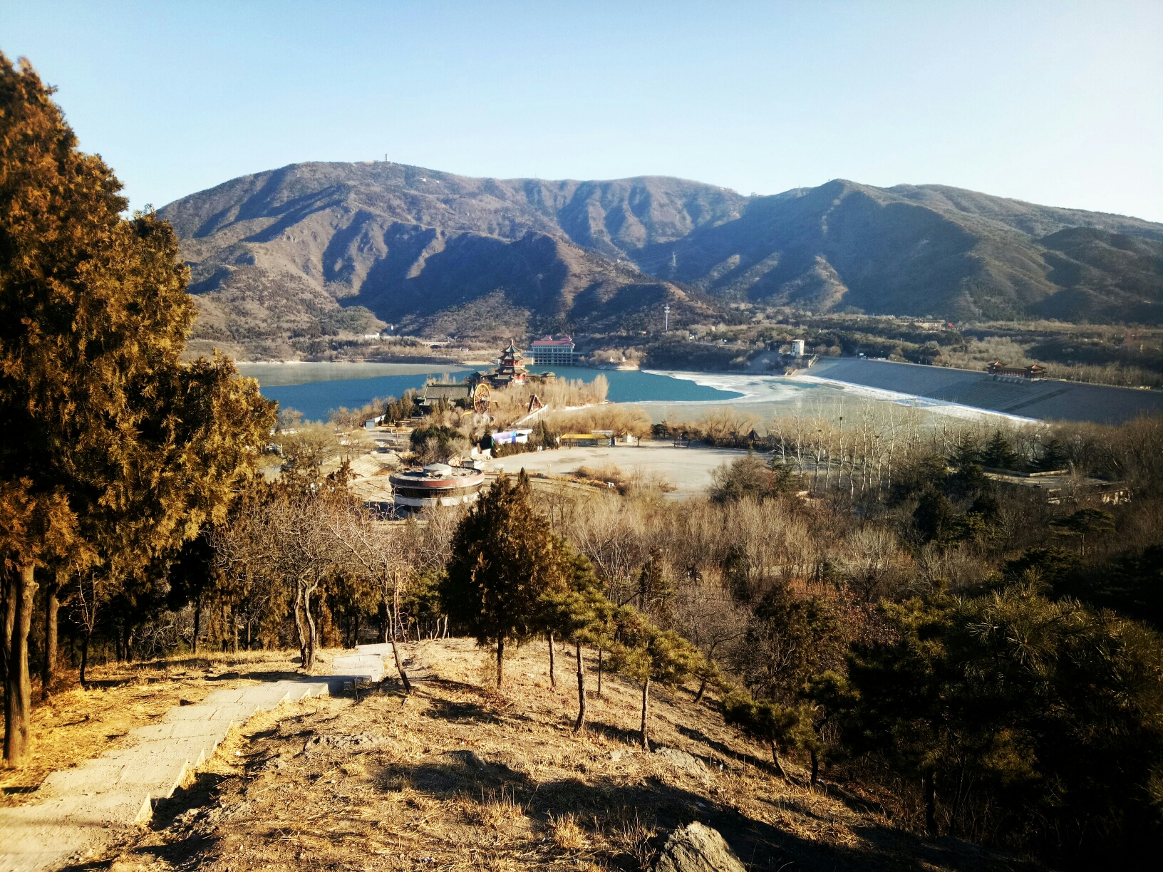 2019120北京昌平十三陵水庫南岸爬山