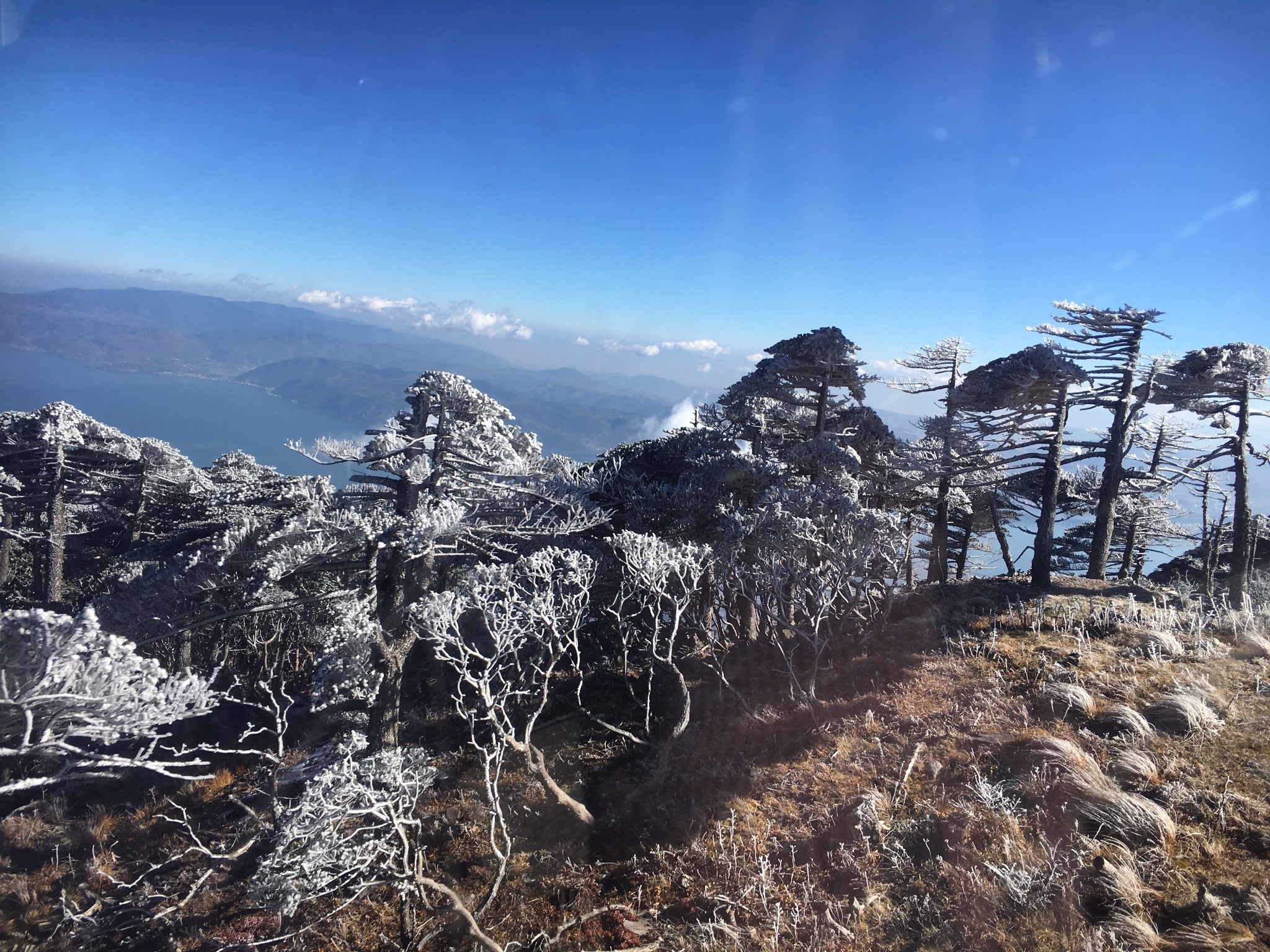 全世界人口堆成山_人民币堆成山图片(2)