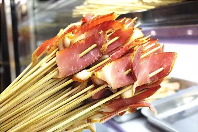 洪七公火锅串串,桃花树下撸串串不羡侠客胜英雄!