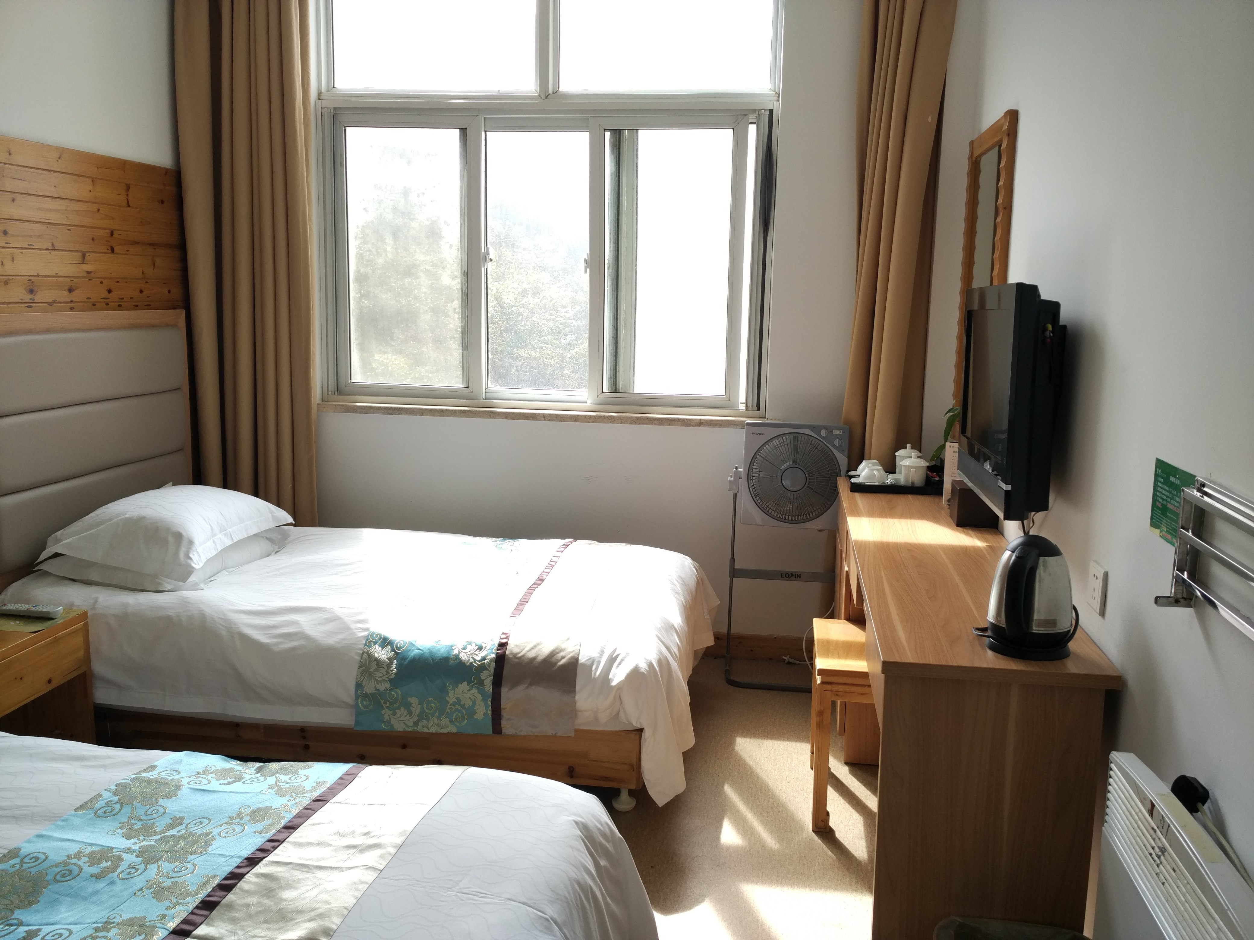 黄山白云宾馆住宿(光明顶看日出日落 含自助早餐 日出羽绒服 )