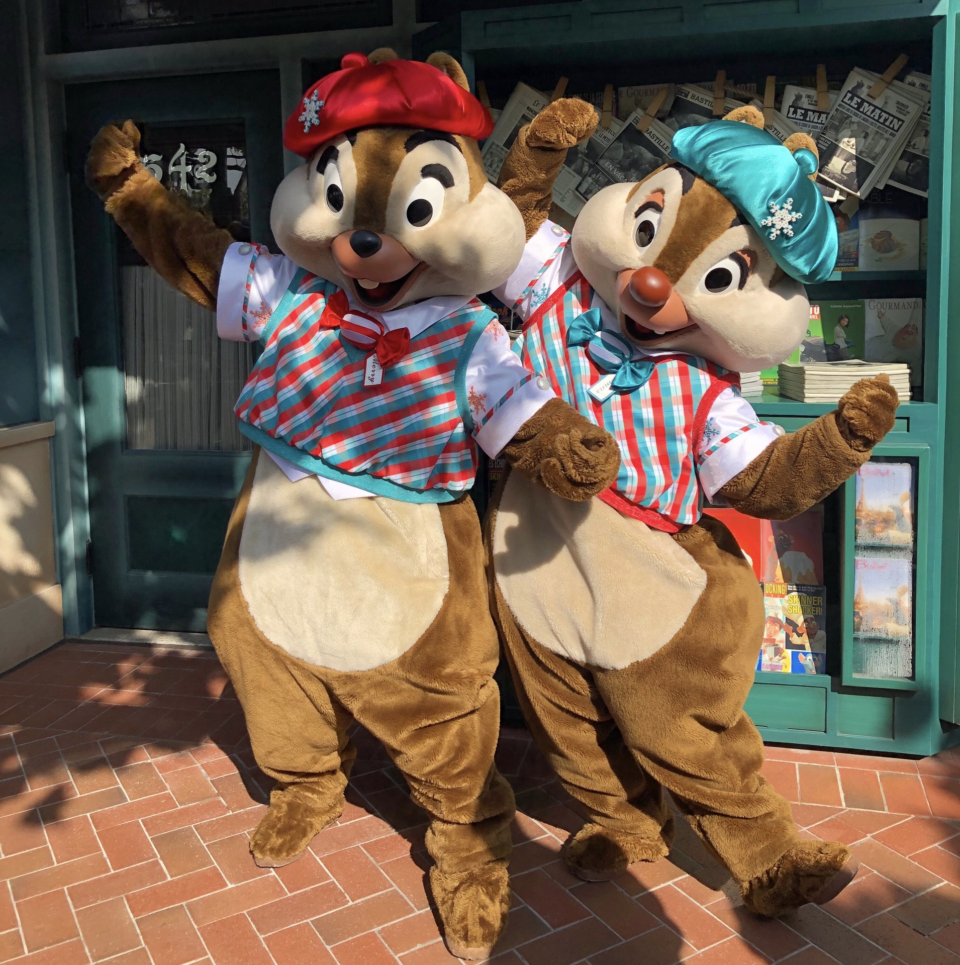 回复游记:上海迪士尼米奇大街冬日雪景和奇奇蒂蒂一起成为抖音网红