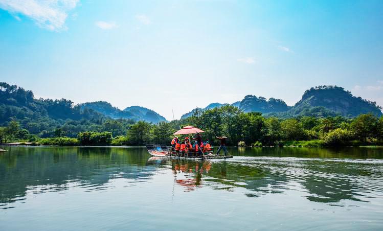 武夷山云河竹筏漂流 品茶赏景于一体 - 马蜂窝