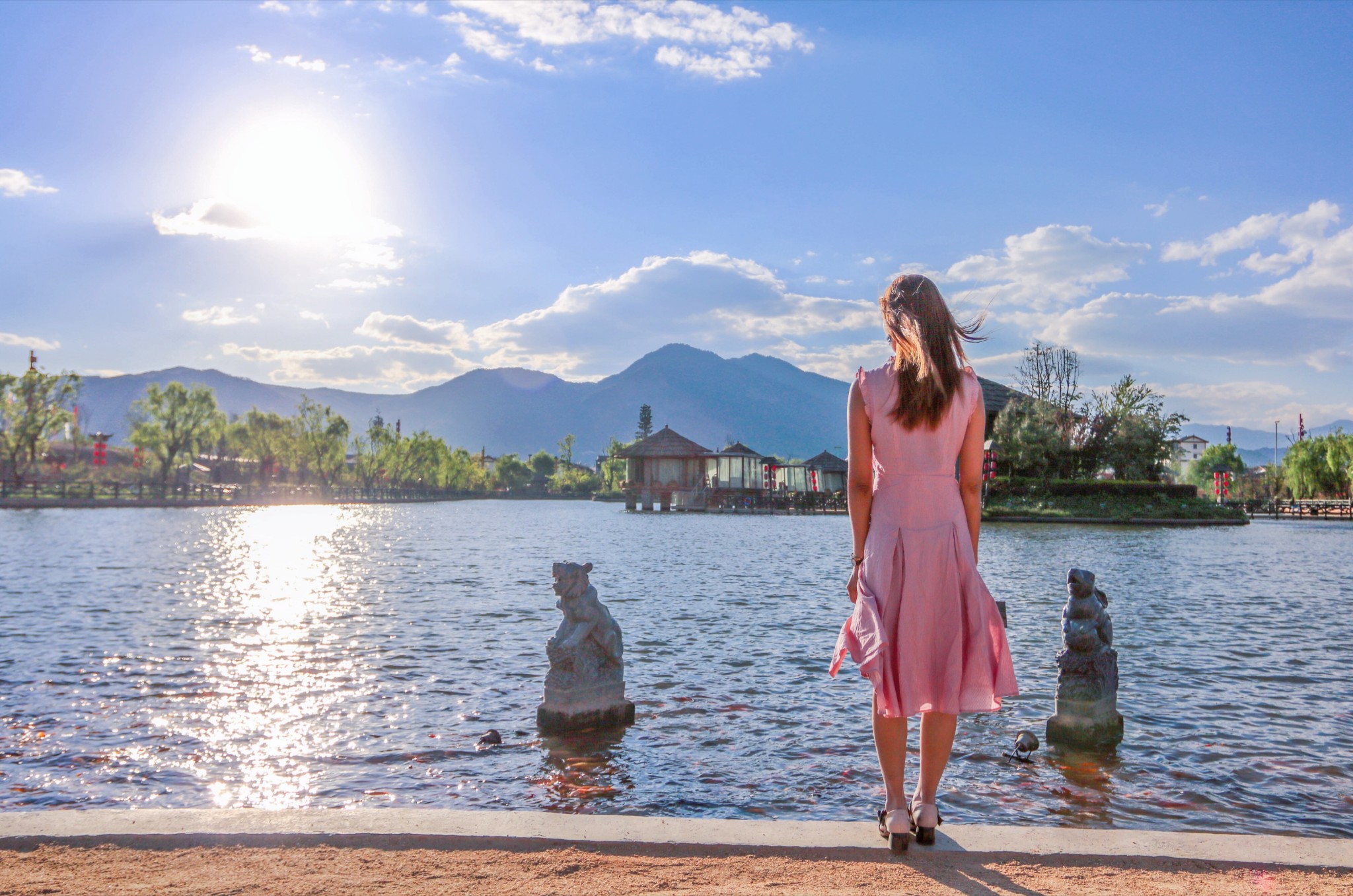美女自驾7天6晚玩转彩云之南看千古情看花看海逛古镇穿藏汉服