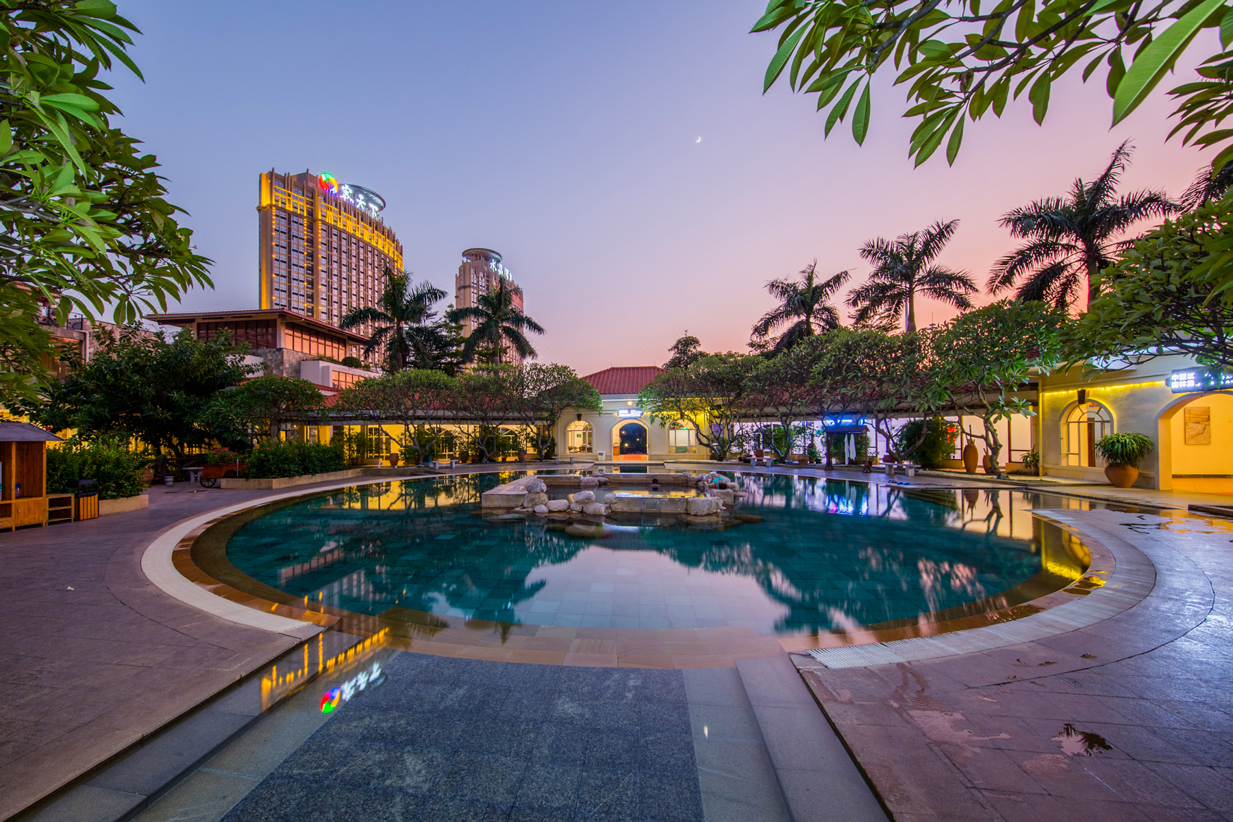 河源客天下康缦温泉酒店2天1晚含双人早餐无限次温泉水恒温泳池花海