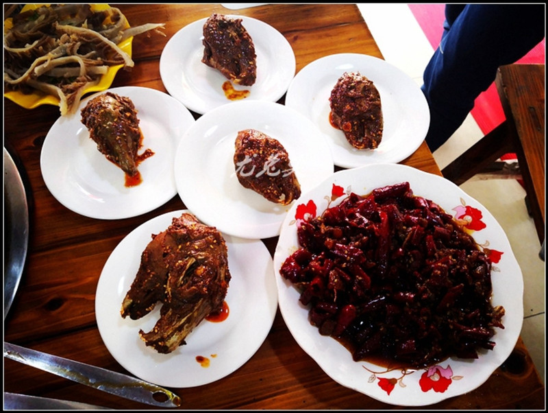 稻城亚丁美食旅游(稻城亚丁景区有没有吃的)