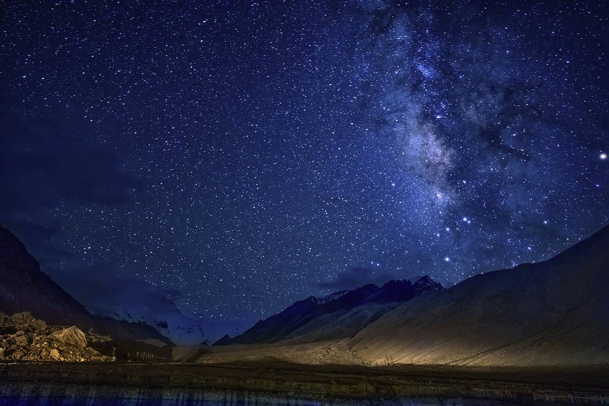                珠峰大本营星空