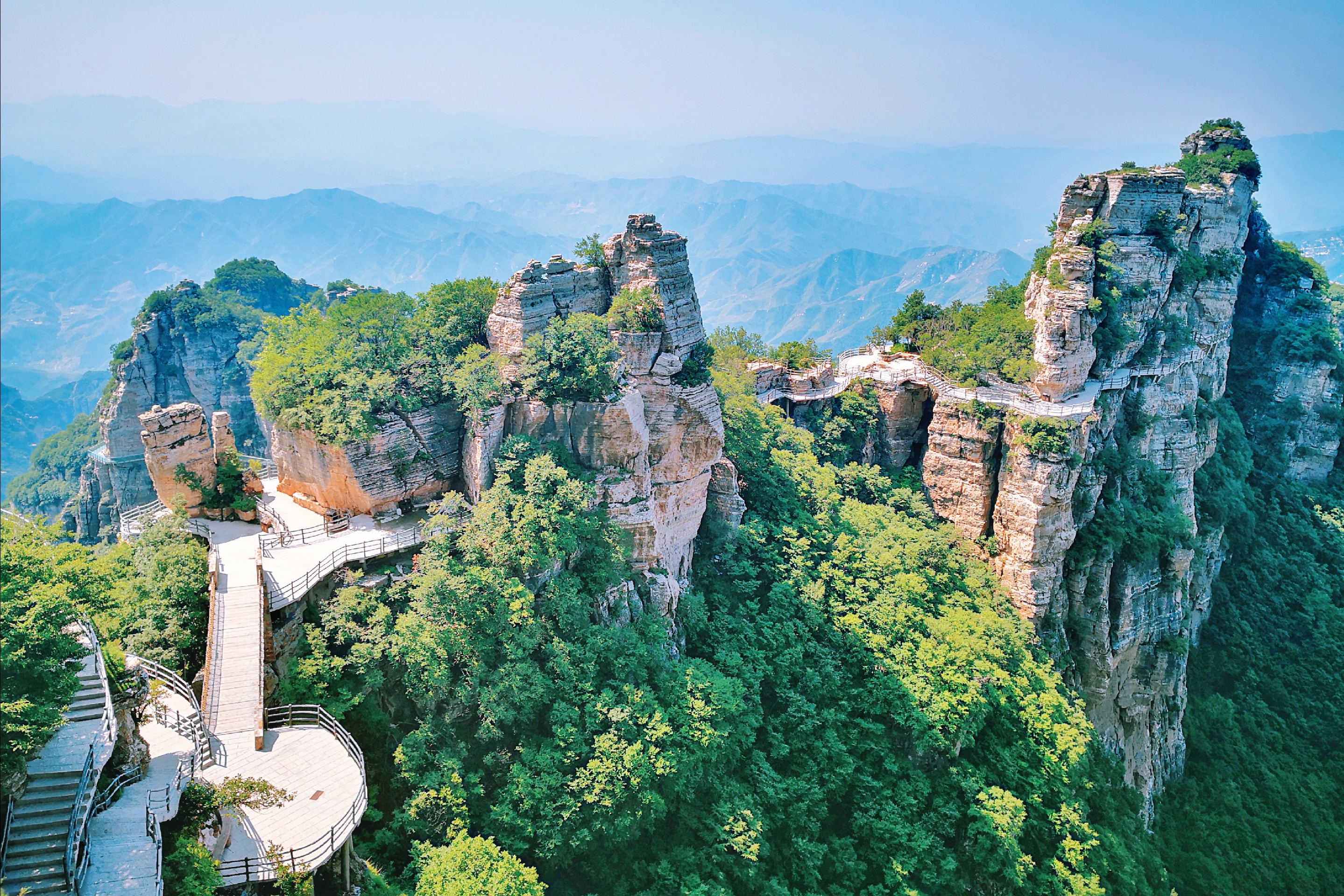 河北白石山景区玻璃栈道