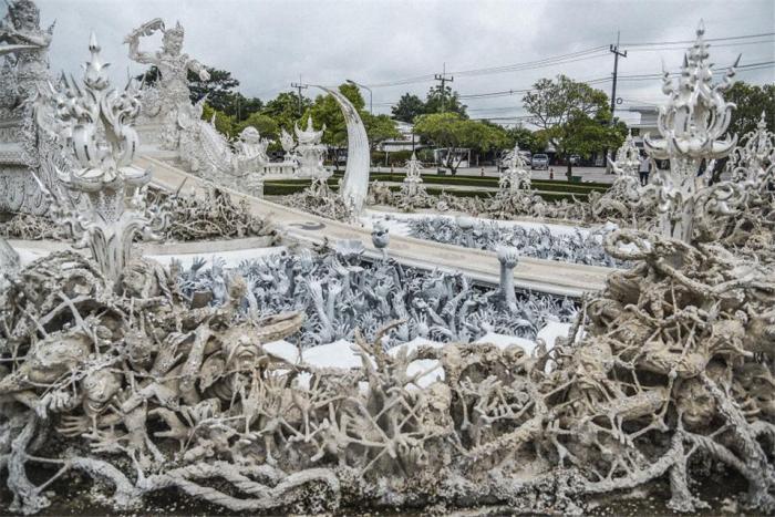 泰国白庙(wat rong khun)—世界上最纯洁的寺庙,因纯白色而惊世骇俗