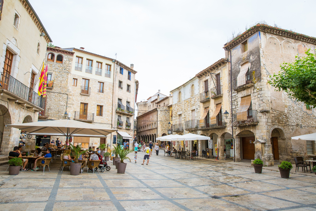 巴塞罗那周边小旅行藏着比高迪建筑更迷人的小镇风情