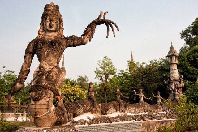 泰国萨拉鬼窟佛(sala keoku park)