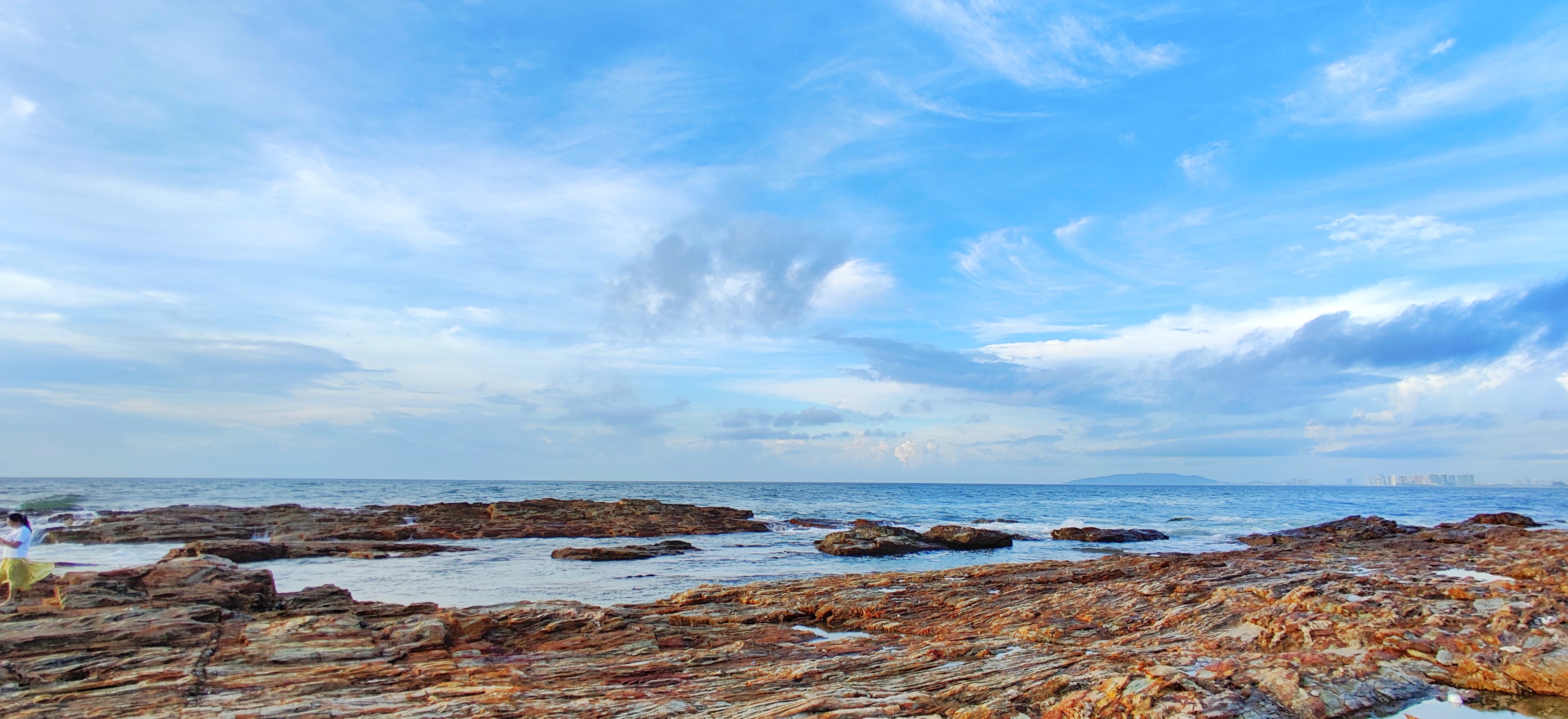 惠州惠东县盐洲岛湾仔沙滩黑排角静候日出时邂逅宁静的美好