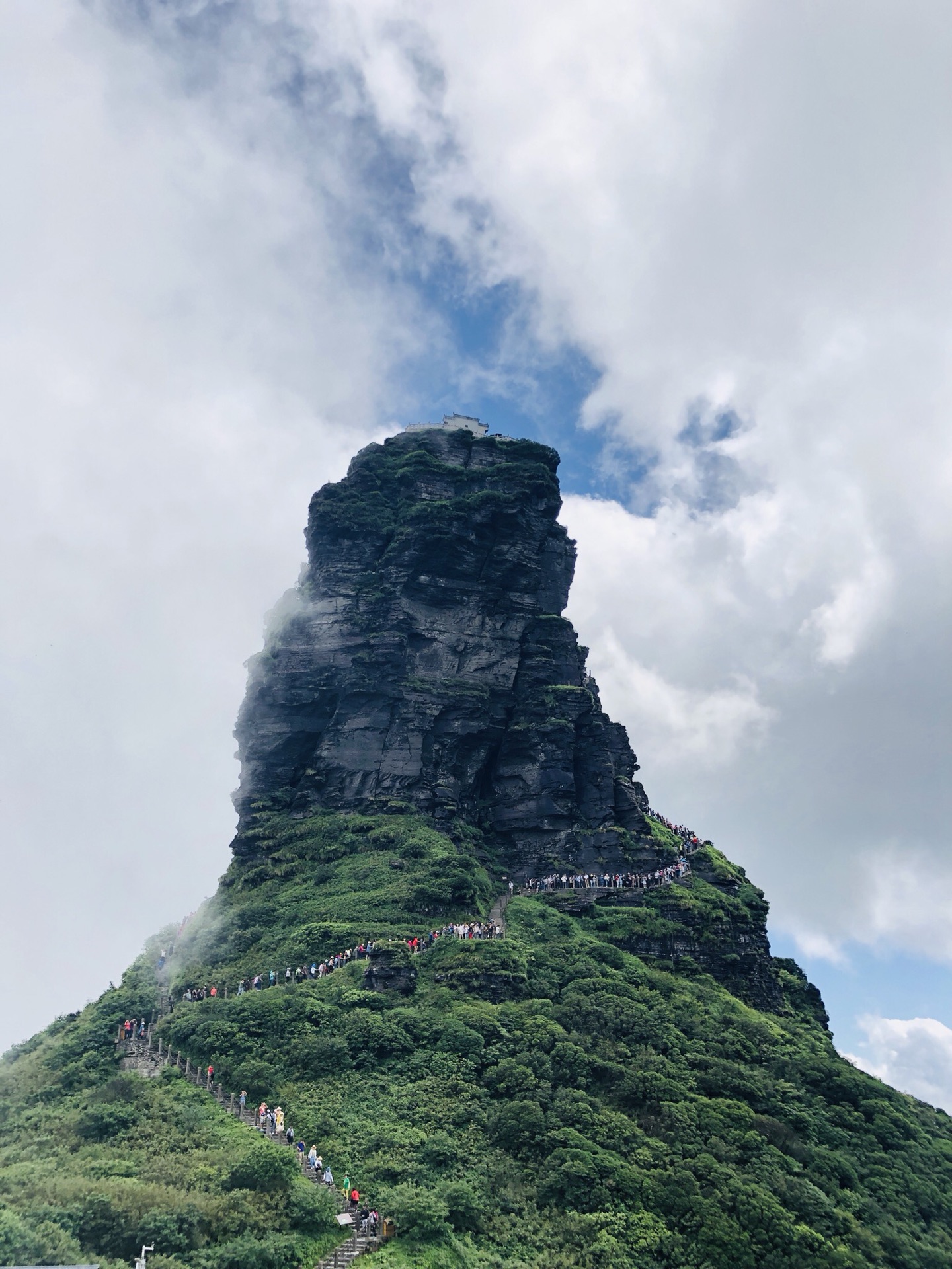 江南千条水,云贵万重山