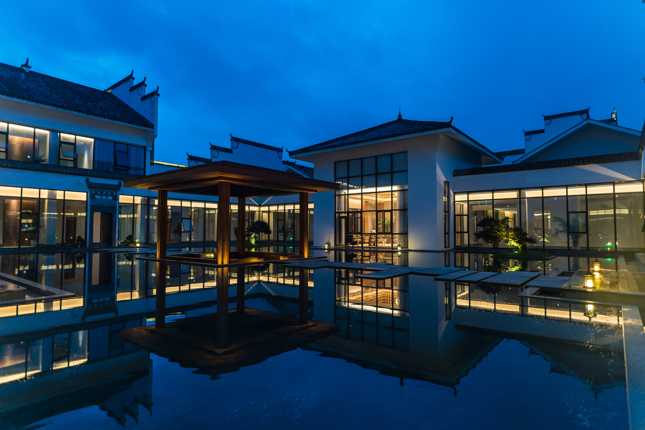 江西婺源阅徽堂1晚住宿(标间/大床 含双早 双套餐可选 婺源站-酒店