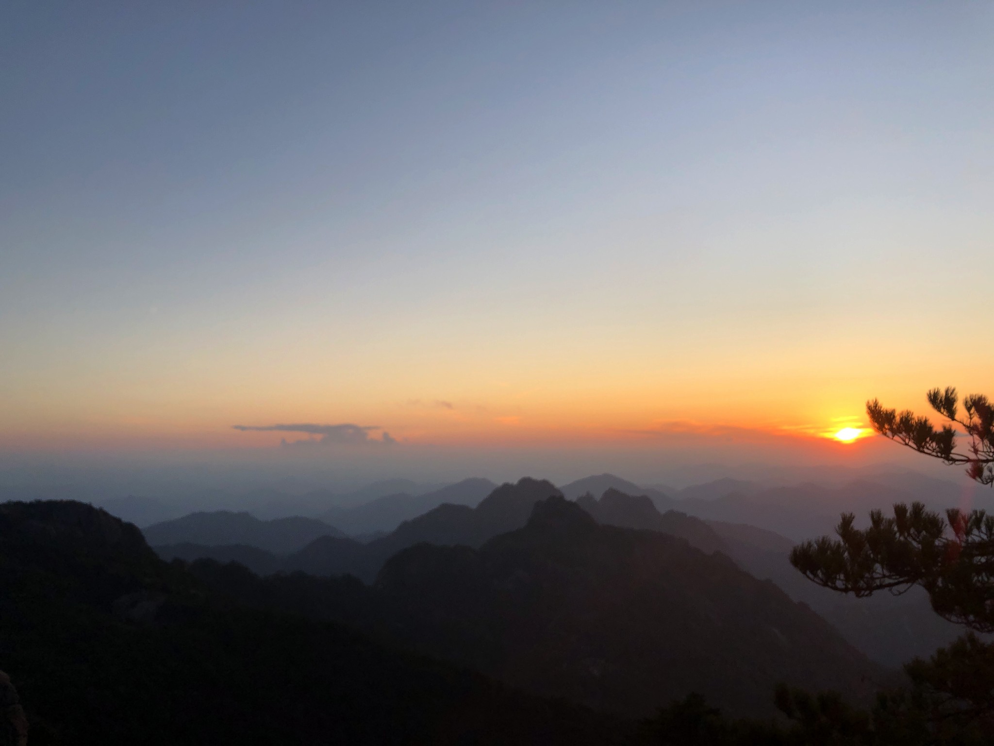 屯溪老街 登黃山前的準備 西海大峽谷和光明頂日落 日出和日出之後