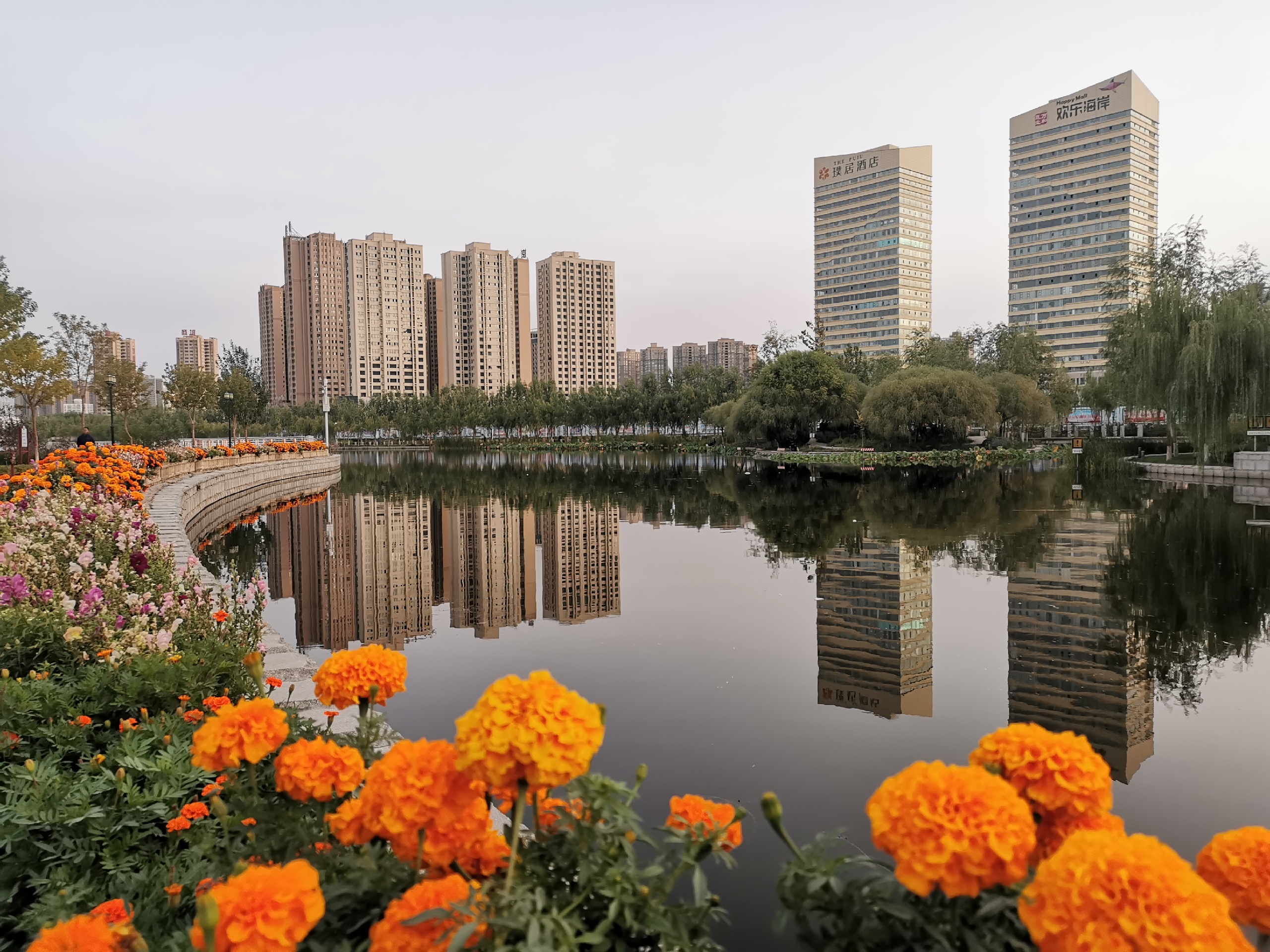 鴻雁河景區段,是連接孔雀河,杜鵑河的重要水上紐帶,景區南起庫爾勒梨